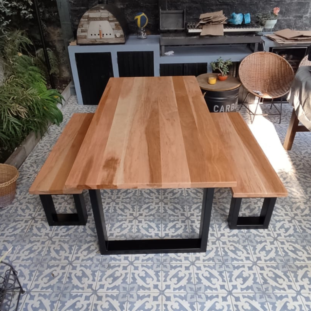 Mesa exterior en Lenga / Bancas